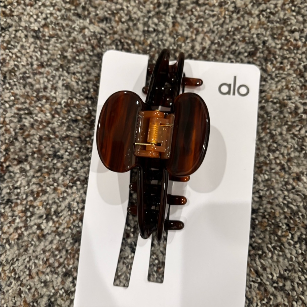 ALO YOGA 90s hair claw clip brown tortoise shell  NWT - Picture 6 of 7